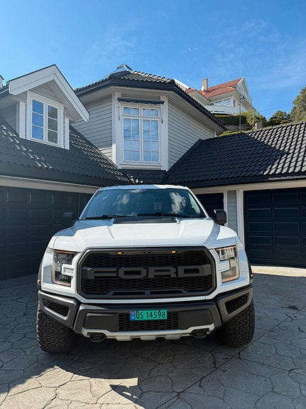 Ford F-150 2 of 5