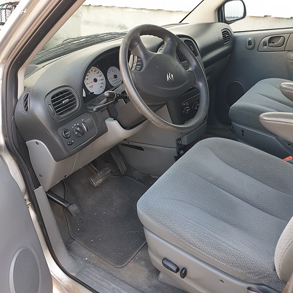 Dodge Grand Caravan 4 of 12