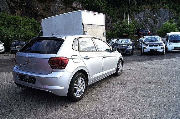 Volkswagen Polo 2 of 18