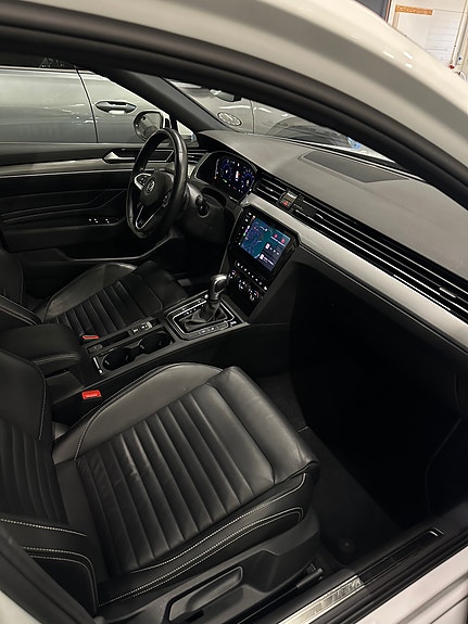 Volkswagen Passat 16 of 28