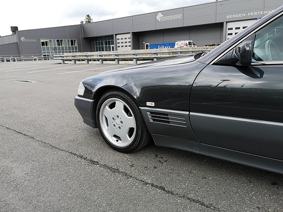 Mercedes-Benz SL300 9 of 26