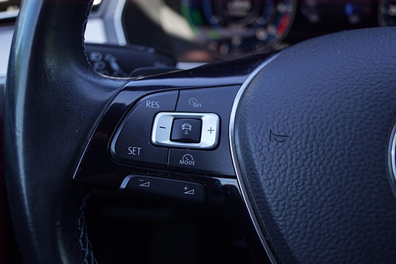 Volkswagen Passat 19 of 30