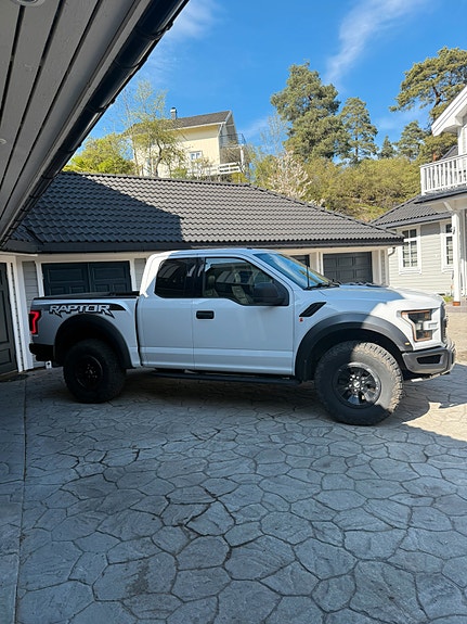 Ford F-150 4 of 5