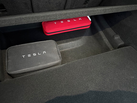 Tesla Model Y 17 of 24