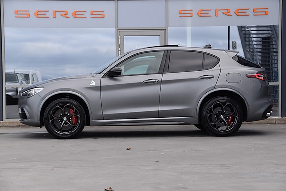 Alfa Romeo Stelvio Quadrifoglio 12 of 30