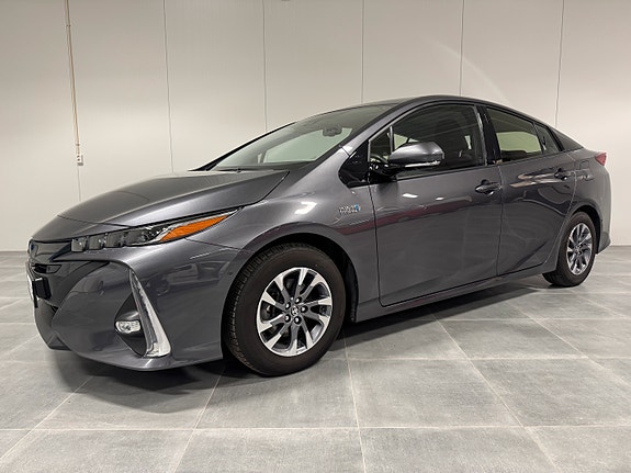 Toyota Prius Plug-in Hybrid 12 of 30