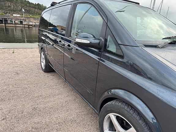 Mercedes-Benz Viano 13 of 30