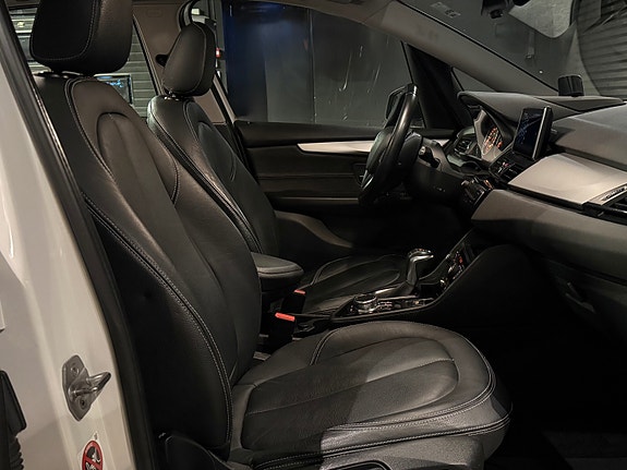 BMW 225xe 16 of 26