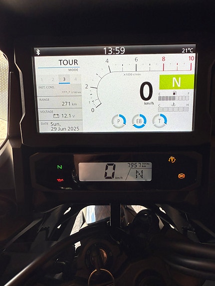 Honda NT 1100 2 of 4