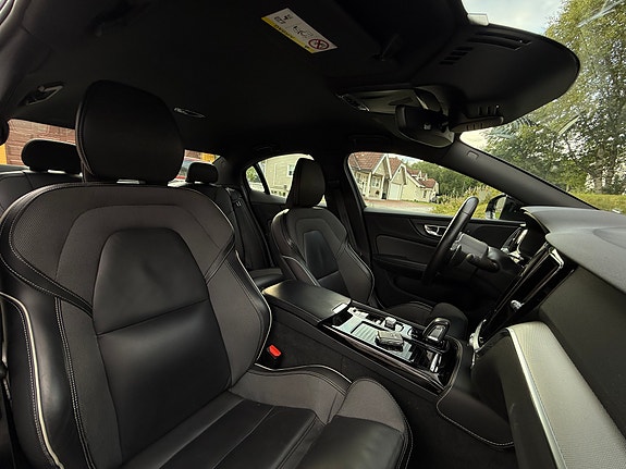 Volvo S60 27 of 30