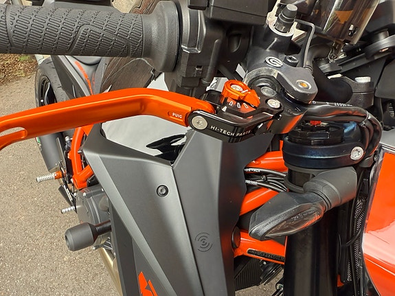 KTM 1290 Super Duke R 14 of 29