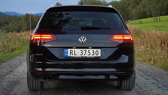 Volkswagen Passat 25 of 30