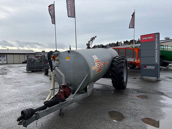 Rekord 8500 ltr, høytrykkspumpe, kanon, galvanisert, store hjul 2014, kr 195 000,-