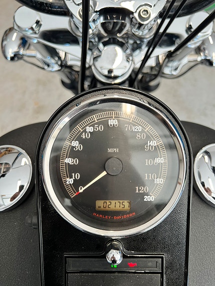 Harley-Davidson Night Train FXSTB 16 of 18
