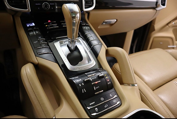 Porsche Cayenne 5 of 22