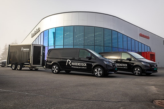 På veien vil du benytte deg av våre nye arbeidsbiler, som gjør reisen både komfortabel og trygg.