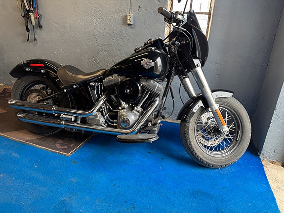 Harley-Davidson FLS Softail Slim 3 of 5