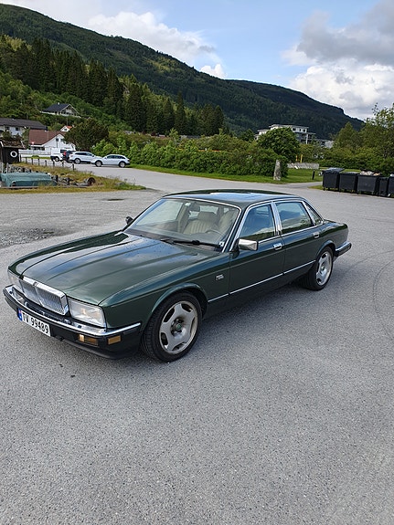 Jaguar XJ 3 of 22