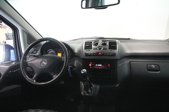 Mercedes-Benz Vito 113 17 of 23