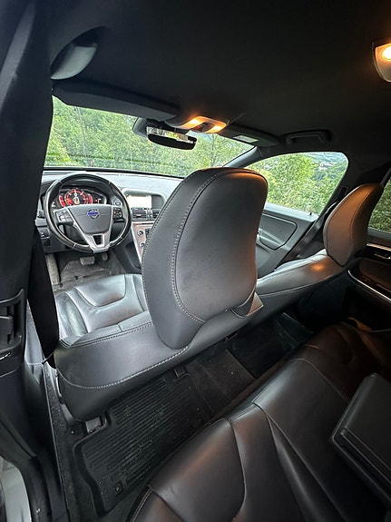 Volvo XC60 11 of 17