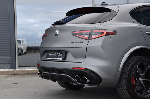 Alfa Romeo Stelvio Quadrifoglio 28 of 30
