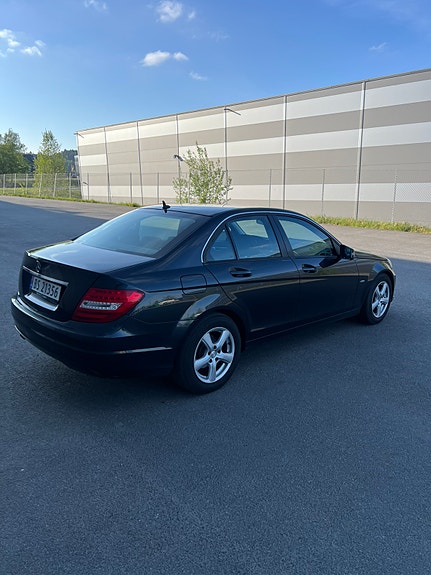 Mercedes-Benz C180 5 of 12