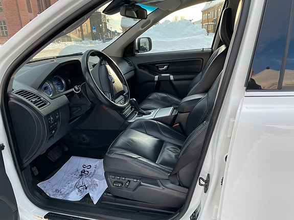 Volvo XC90 12 of 26