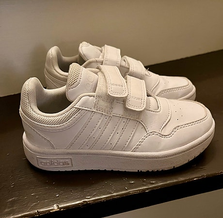 Veldig pent brukte Adidas sneakers for barn