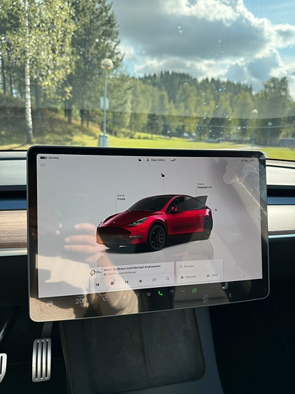 Tesla Model Y 13 of 23