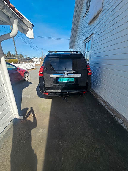 Toyota Land Cruiser 2 of 5