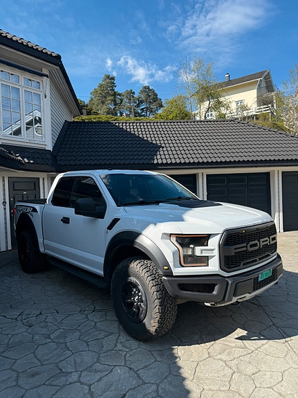 Ford F-150 3 of 5