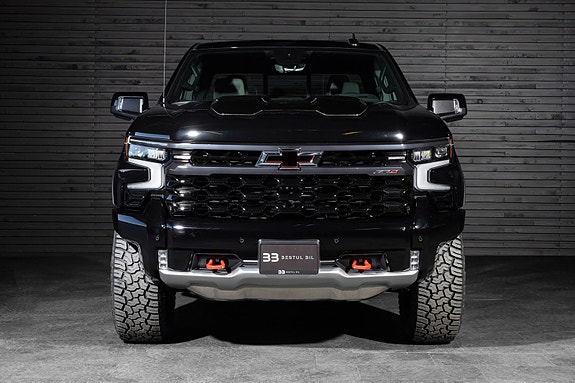 Chevrolet Silverado 4 of 5