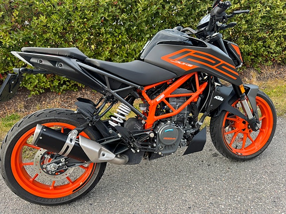 KTM 125 Duke 2 of 30