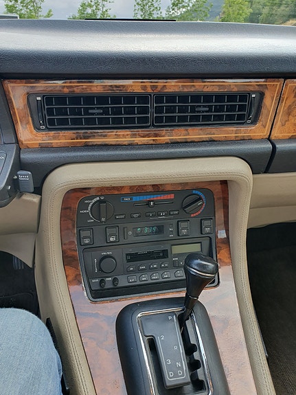 Jaguar XJ 9 of 22