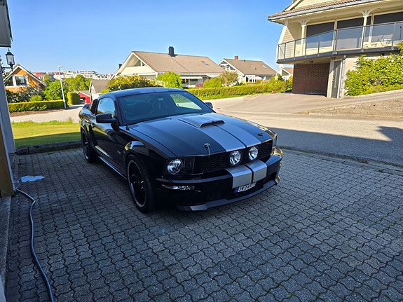 Ford Mustang 2 of 25