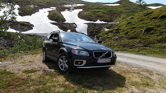 Volvo XC70 2 of 4