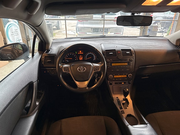 Toyota Avensis 14 of 18