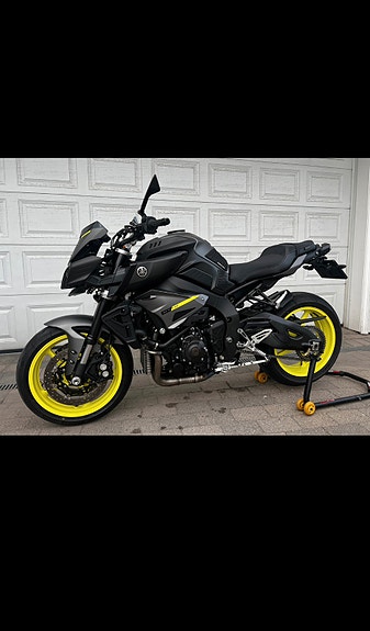 Yamaha MT-10 11 of 30