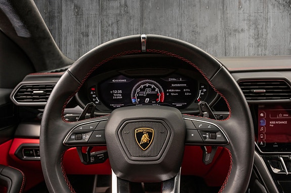 Lamborghini Urus 27 of 30