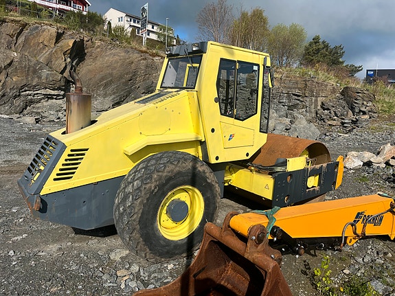 Bomag BW211 D-3 2 of 5