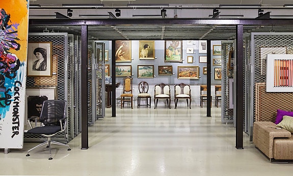 Arbeidsplassen er Fornebu. Her har vi et showroom på 1200 kvm, arbeidsplasser til over 40 ansatte og mye mer.