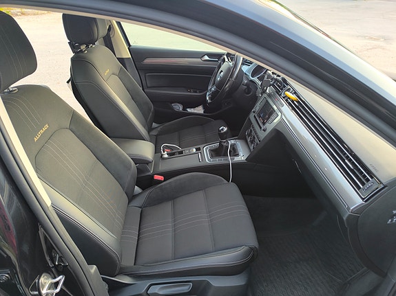 Volkswagen Passat Alltrack 19 of 30