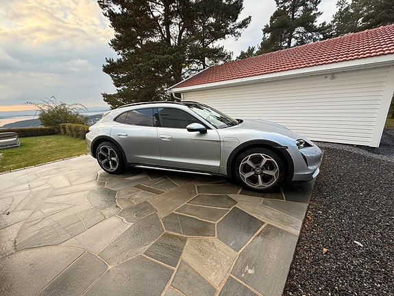 Porsche Taycan 4 of 5