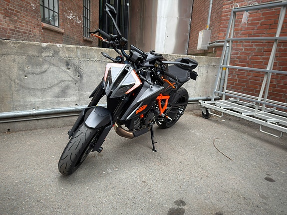 KTM 1290 Super Duke R 8 of 29