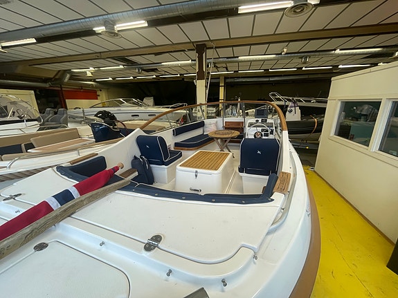 Marex 210 Duckie 4 of 5