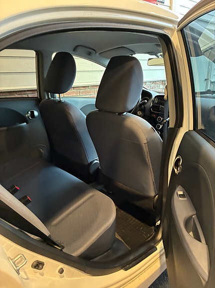 Peugeot iOn 5 of 12