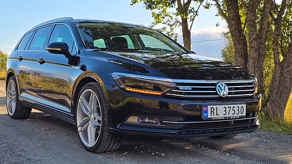 Volkswagen Passat 10 of 30