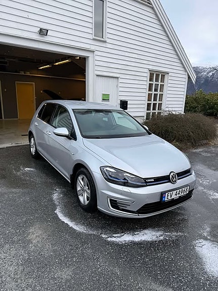 Volkswagen e-Golf VII 6 of 19