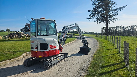 ABS Takeuchi Tb 325r 2 of 4
