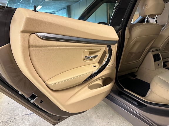 BMW 328i 27 of 30